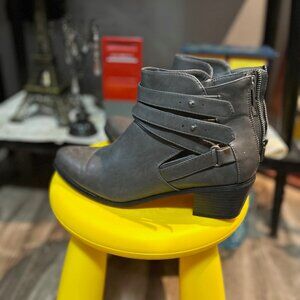 JustFab Gray Ankle Boots